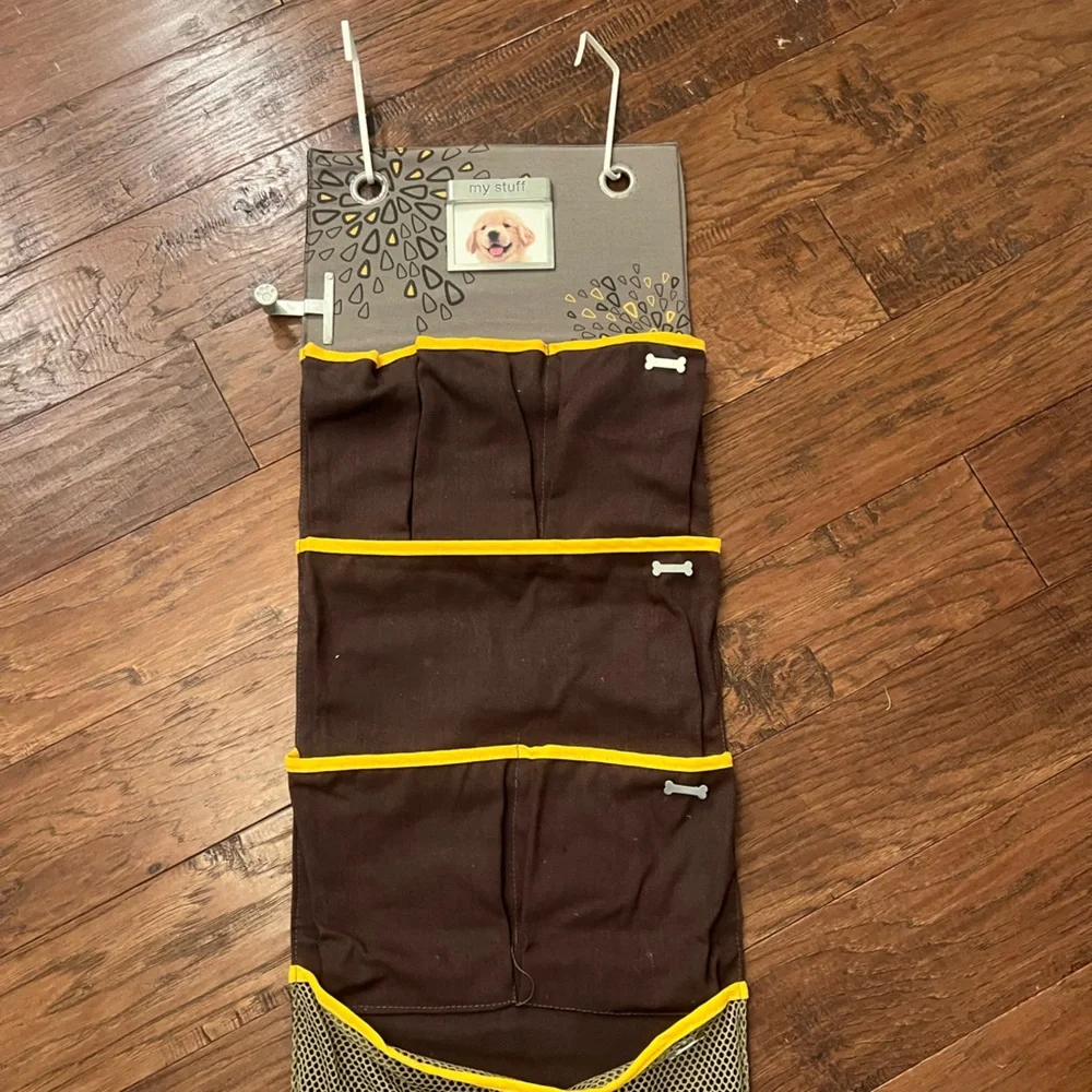 Animal planet my stuff dog pet hanging organizer & storage. Minor rusting shown